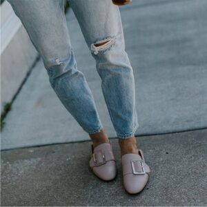 Bally of Switzerland buckled leather loafers in Sepia beige/ Size 40